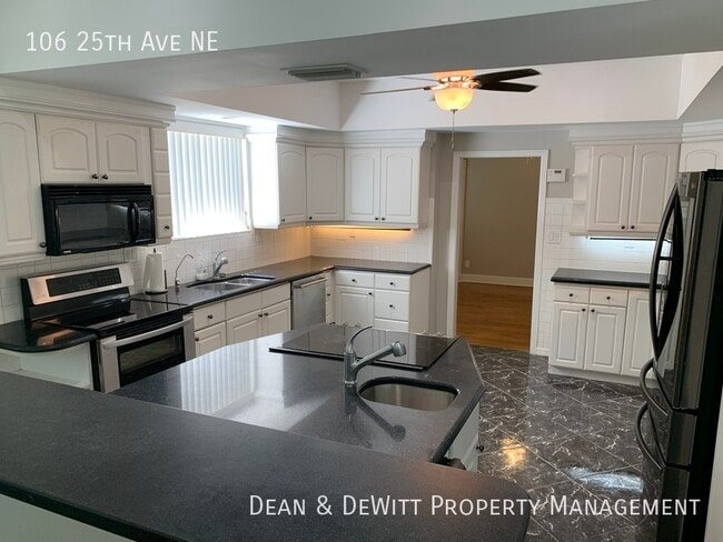 Building Photo - 106 25th Ave NE