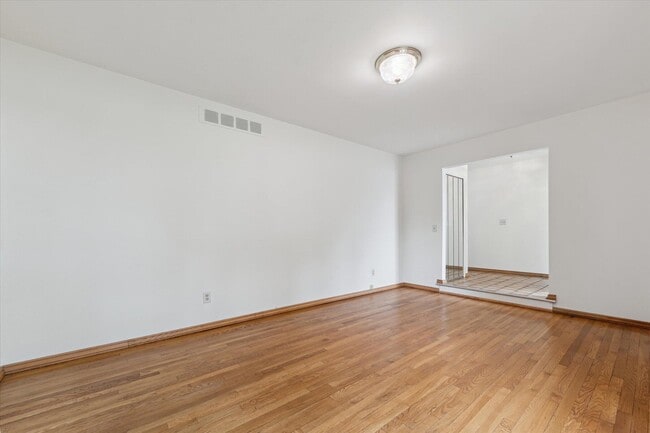 Building Photo - 25568 Kinyon St