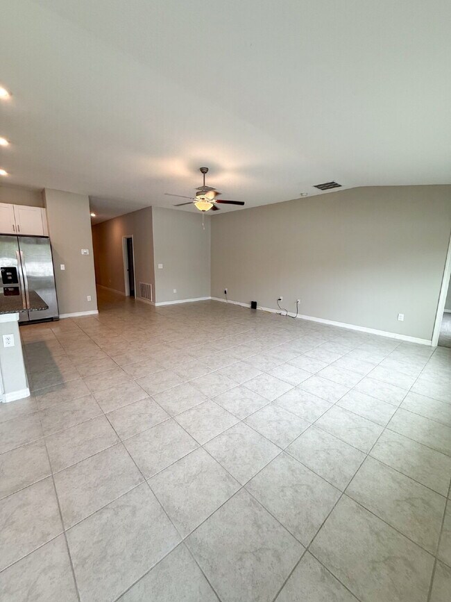 Building Photo - LIKE NEW 4-Bedroom, 2 Bath home in Triple ...