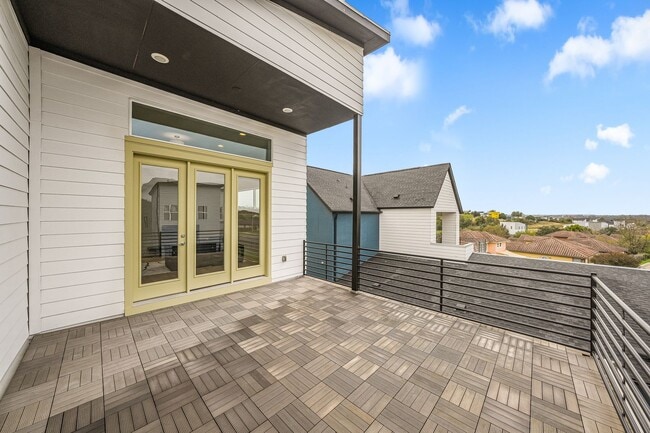 Building Photo - Beautiful Furnished Rental