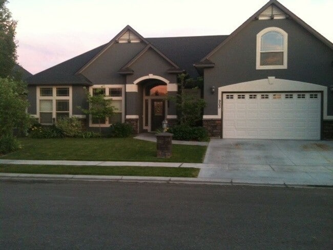Primary Photo - 903 W Arbor Pointe Way