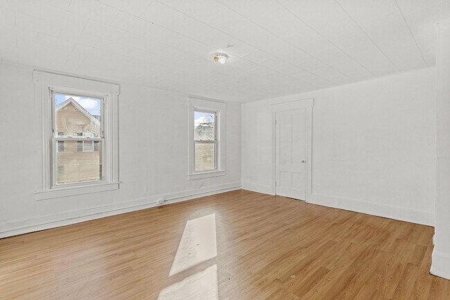 Building Photo - 278 Auburn St