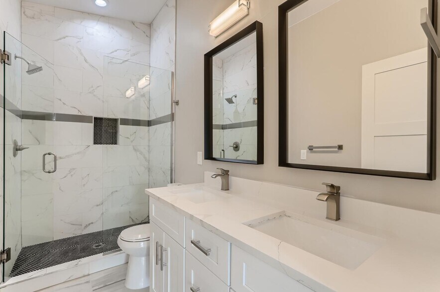 Building Photo - Exquisite Lincoln Park townhouse near 10th & Osage Station