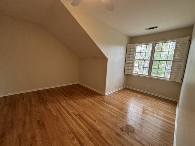 Building Photo - Amazing home in desirable Placerville neighborhood!