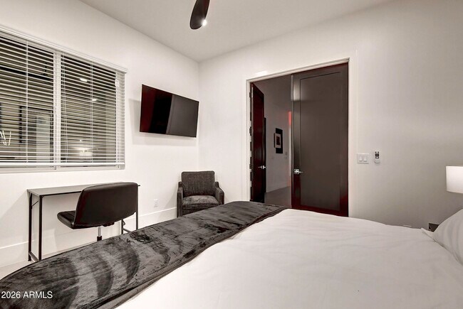 Building Photo - 6401 E Larkspur Dr