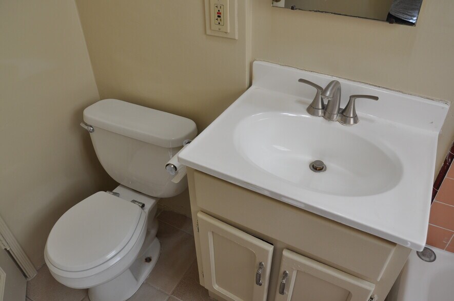 Building Photo - 518 Naranja Dr