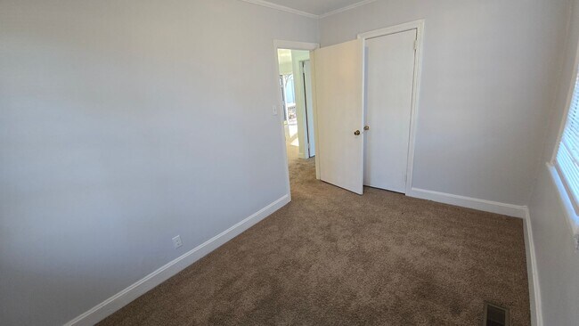 Building Photo - broo3232