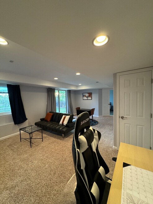 Building Photo - 5494 S Picadilly St