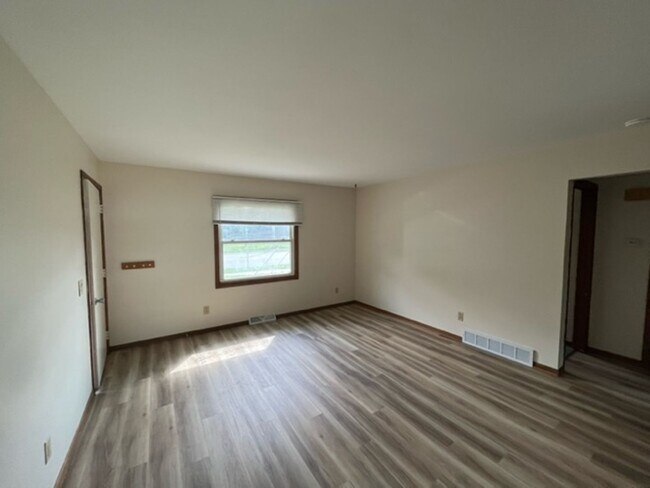 Building Photo - 425