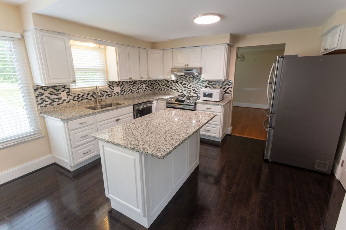 Building Photo - 7963 Thistlewood Dr