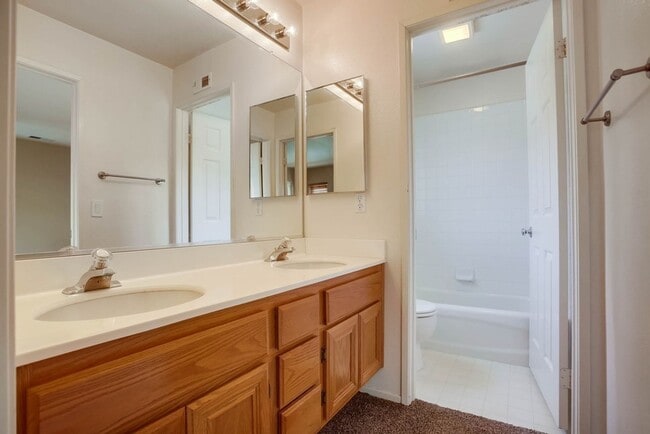 Building Photo - Available Now!! Spacious 4 Bedroom Plus a ...
