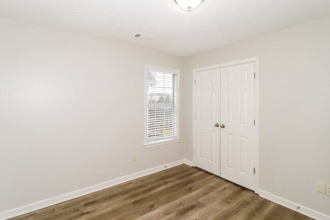 Building Photo - 10010 Cameron Ridge TR