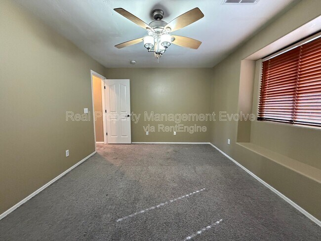 Building Photo - 8014 W Pima St