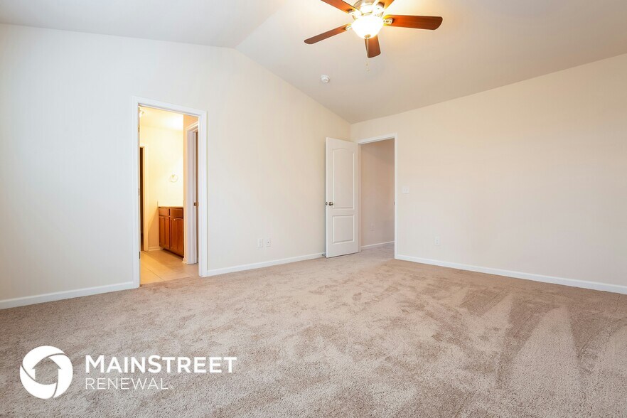 Building Photo - 2507 Queen Bee Dr