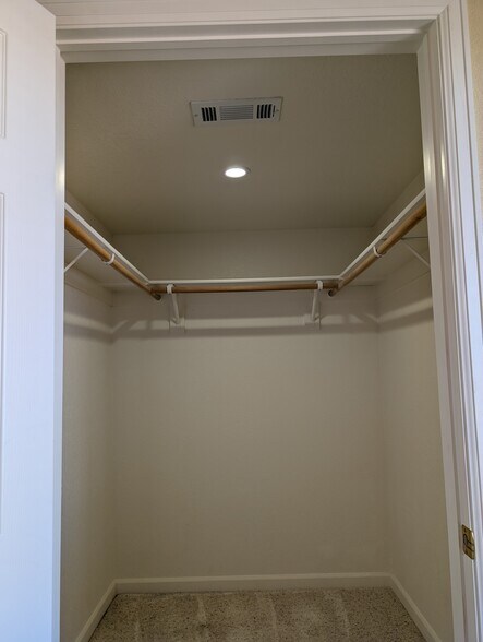 Building Photo - 2631 E 15th St