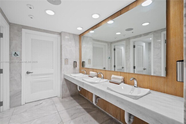 Building Photo - 400 Sunny Isles Blvd