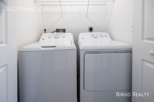 Building Photo - Move in Special! First Month's Rent is Fre...