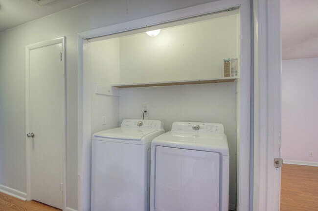 Building Photo - 104 Doral Ct
