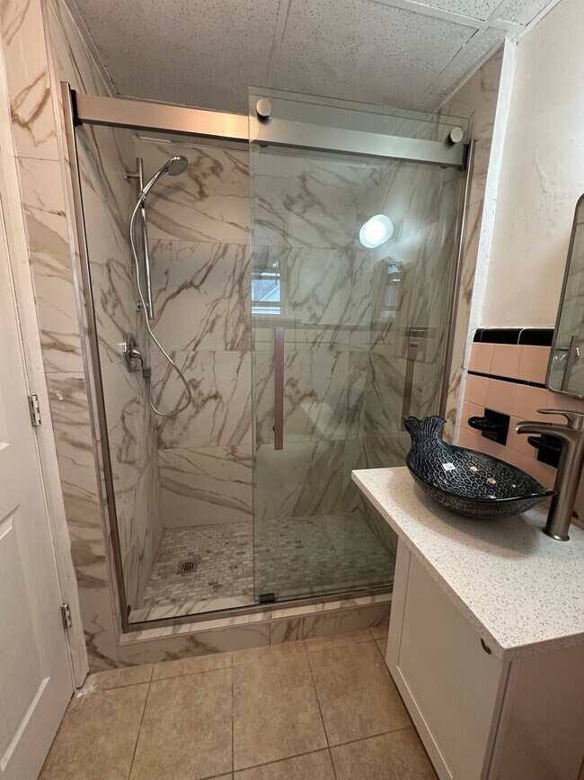 Building Photo - 323 Main St