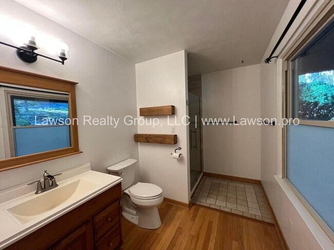 Building Photo - Nature Lover's Paradise-Easy Access to Vin...