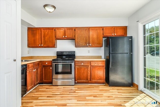 Building Photo - 171 Aspetuck Vlg