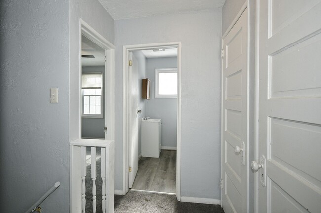 Building Photo - 2 Bed/1Bath Single Family Row House - Sect...