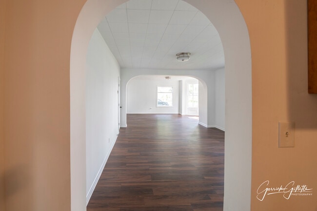 Building Photo - 213 N Main St