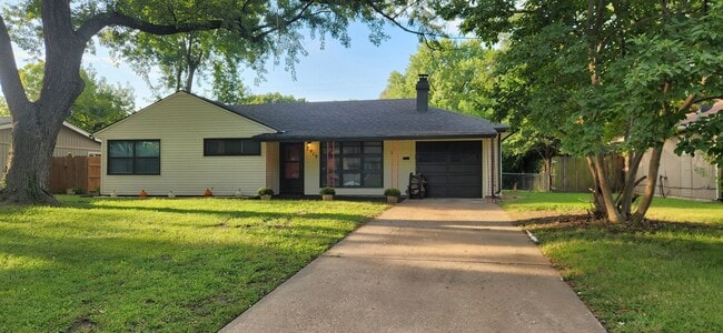 Primary Photo - 3BR, 2BTH Beautiful ranch style home with ...
