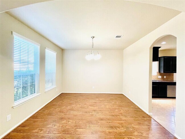 Building Photo - 24814 Colonial Maple Dr