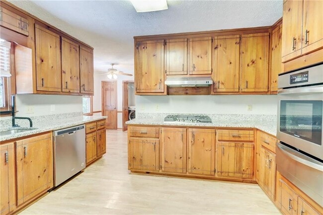 Building Photo - 1049 Seven Springs Cir NE