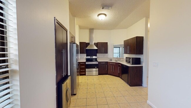Building Photo - 3 Bed/2 Bath/ 2 Car Garage Home In Villas ...