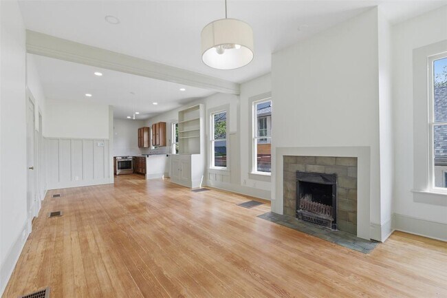 Building Photo - 608 Harthan St