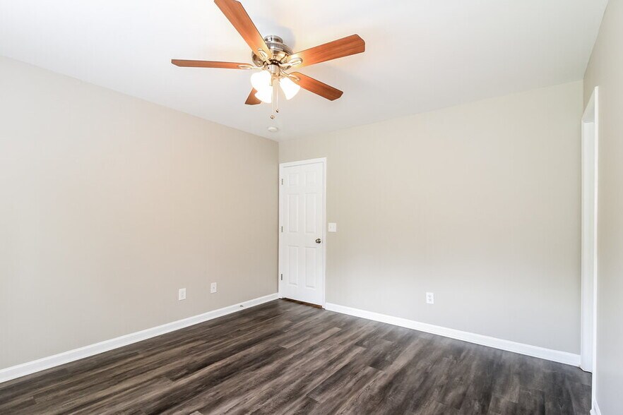 Building Photo - 3300 Trenchard Ln
