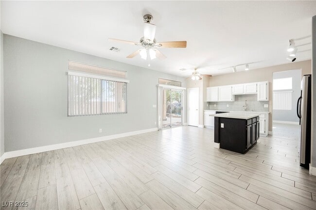 Building Photo - 138 Cam Capri