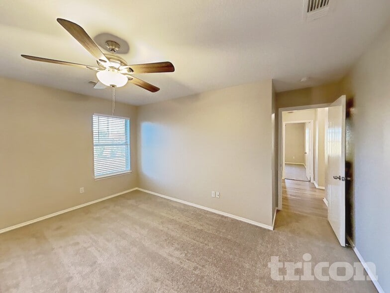 Building Photo - 3005 Scenic Glen Dr