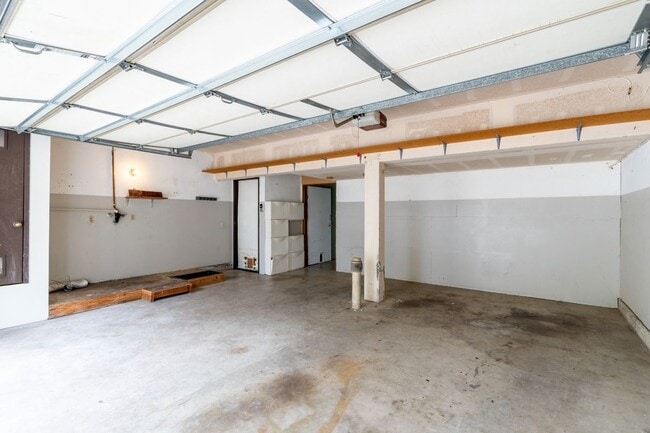Building Photo - 11136 Maple St