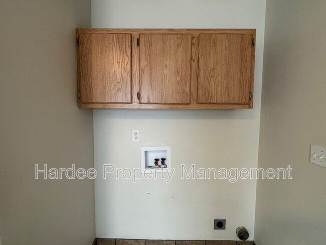 Building Photo - 2411 W Baystone Dr