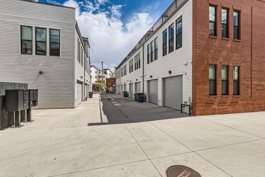 Building Photo - 965 33rd St