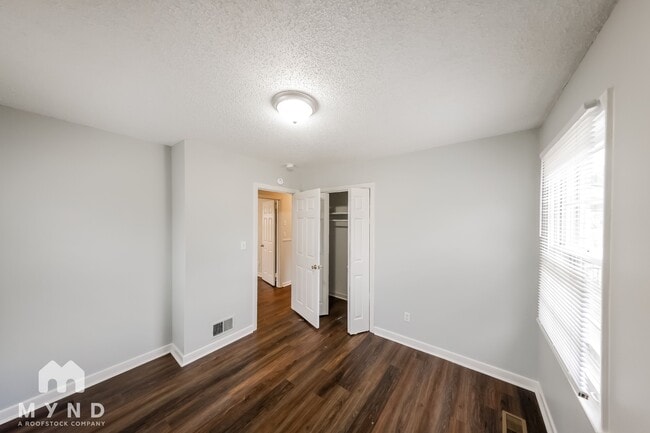 Building Photo - 217 Marshall Dr