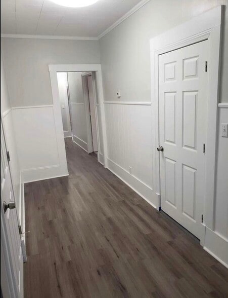 Large hallway - 65 Summer St