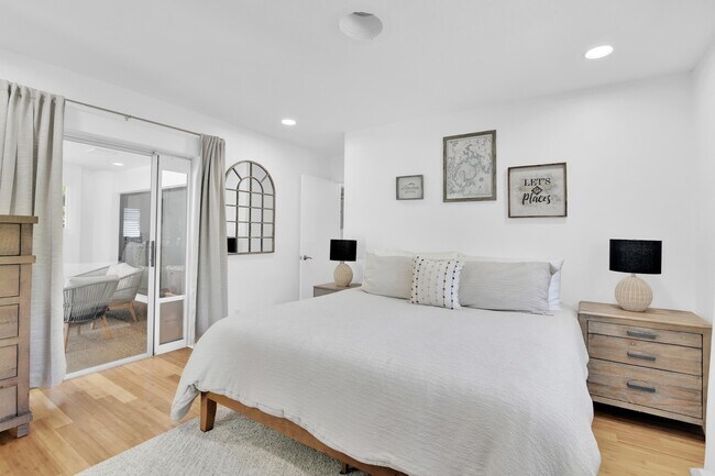 Building Photo - 798 E Boca Raton Rd