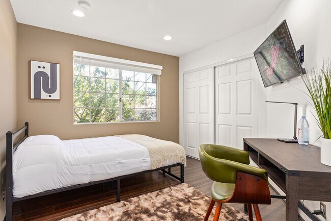 Building Photo - 10777 Ashton Ave