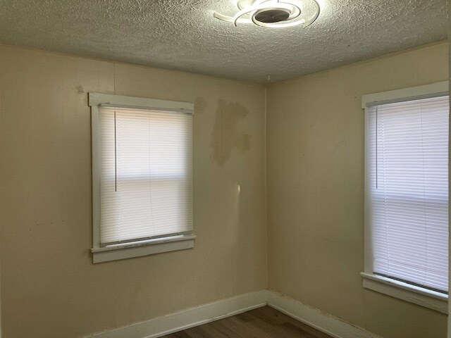 Building Photo - 2112 W 4th St