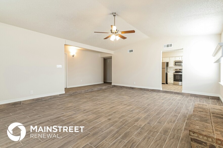 Building Photo - 2718 Holy Cross Ln