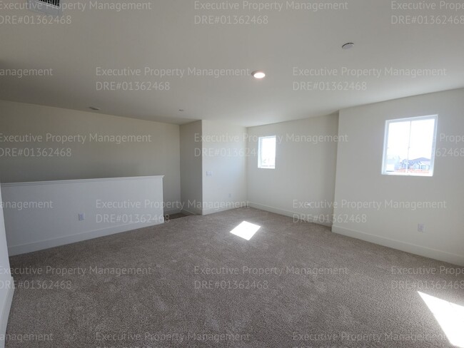 Building Photo - Spacious 5 bedroom/ 3.5 bathroom home