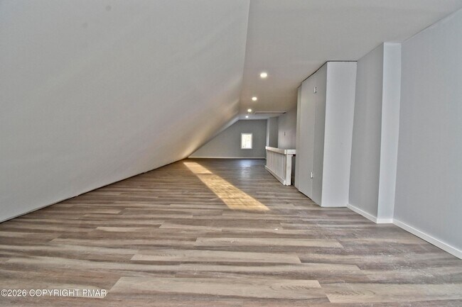 Building Photo - 198 Grove St