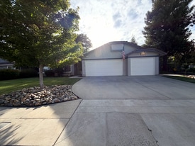 Building Photo - 920 Bliss Ave