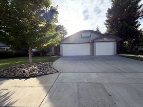 Building Photo - 920 Bliss Ave