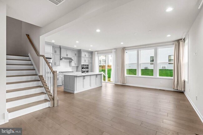 Building Photo - 401 HARTNUP St