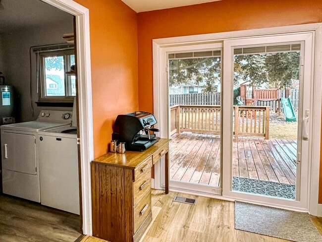 Building Photo - Beauitful Spacious Home